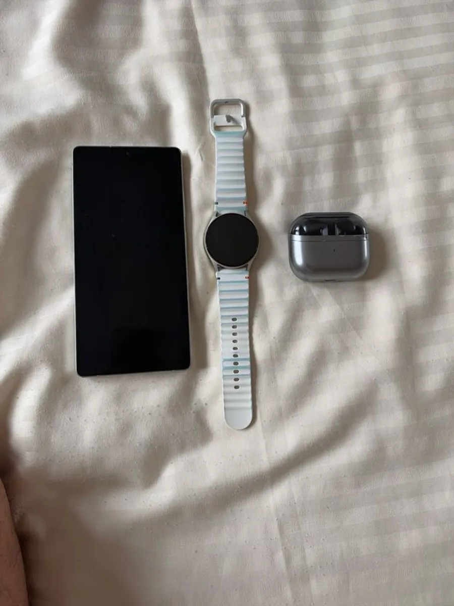 Samsung Galaxy Bundle - Image 1