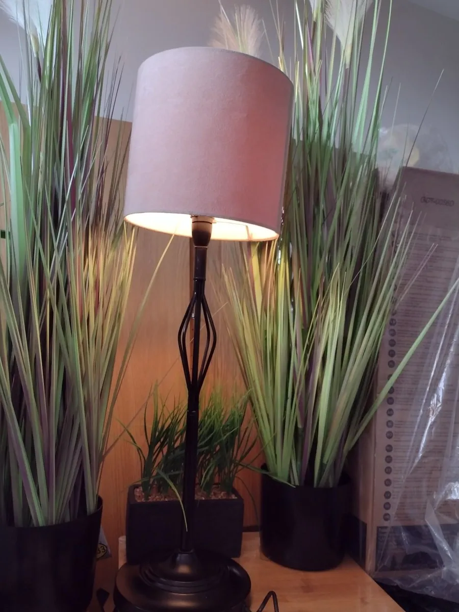 Heavy vintage wrought iron table lamp - Image 1