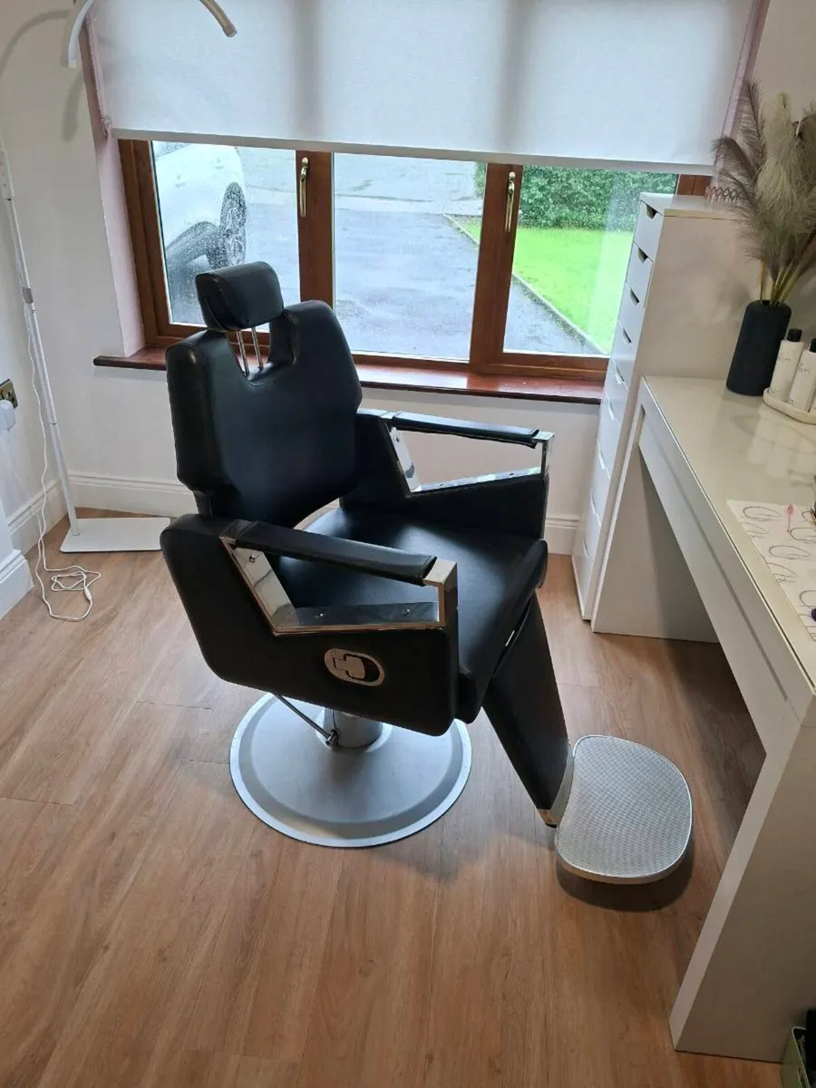 Barber Chair - Image 1