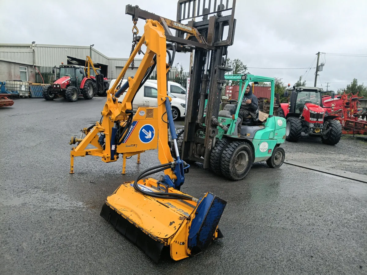 Bomford Kestrel Hedgecutter - Image 1