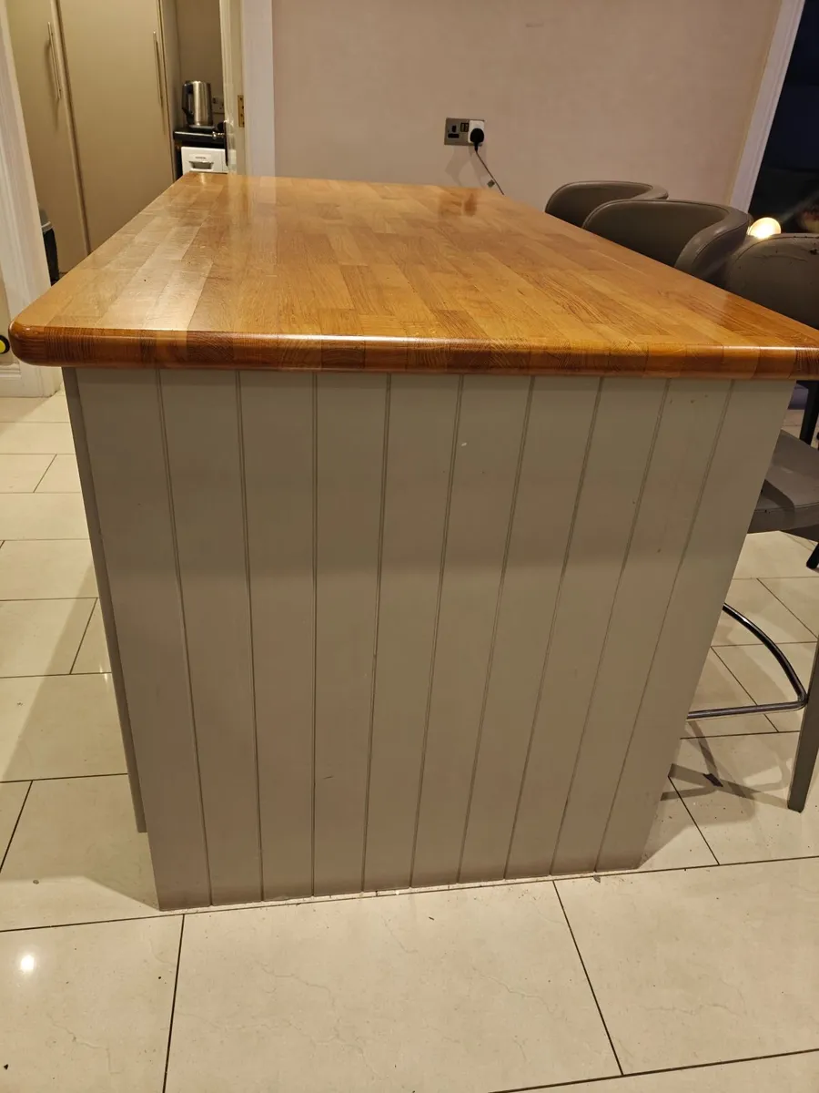 Kitchen Island - Image 3