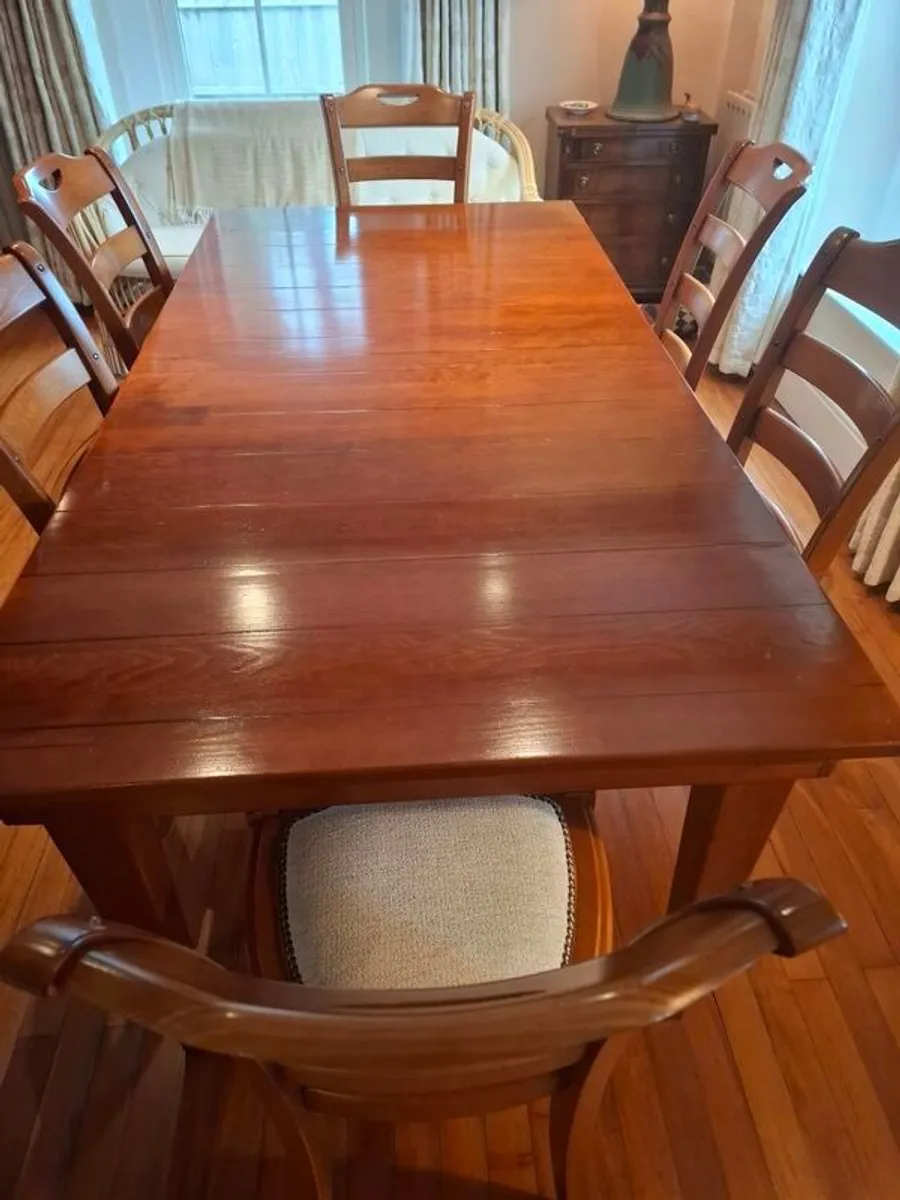 dining room table and chairs - Image 1