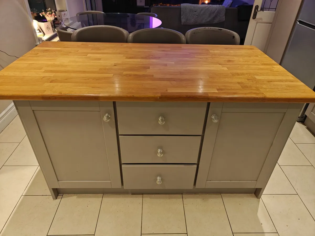 Kitchen Island - Image 4