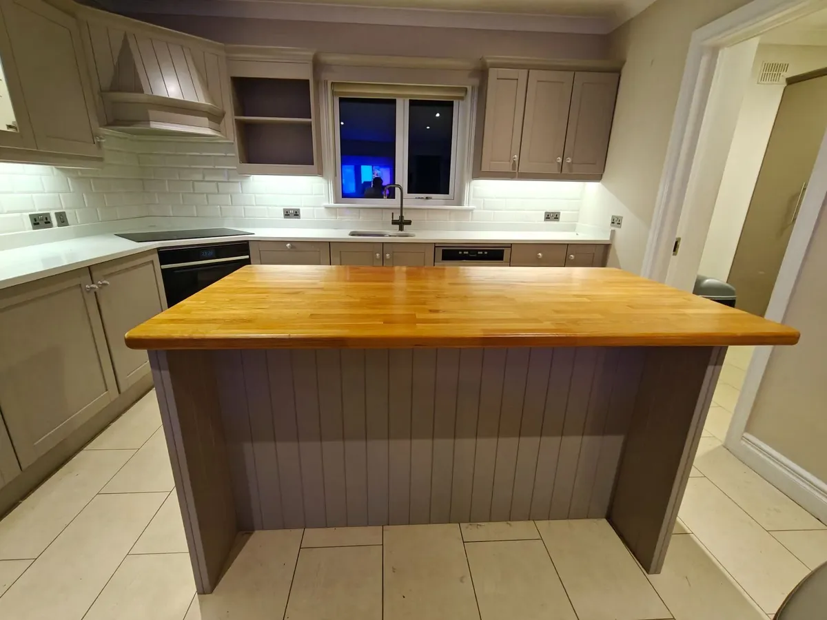 Kitchen Island - Image 1