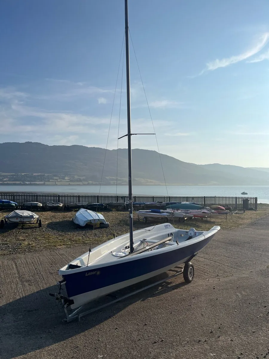 Laser 2000 sailing boat - Image 2