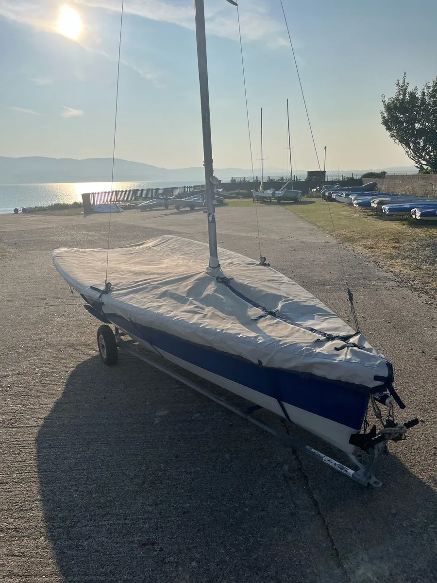 Laser 2000 sailing boat - Image 4