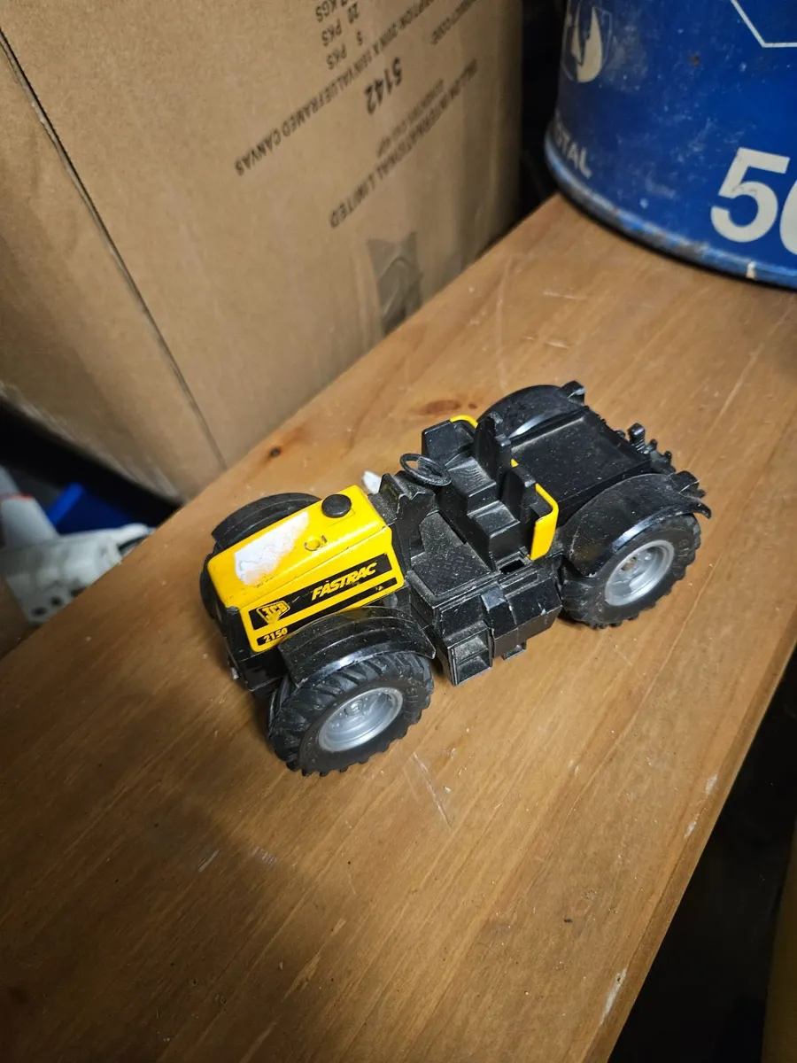 Britain's Fastrac Tractor - Image 1