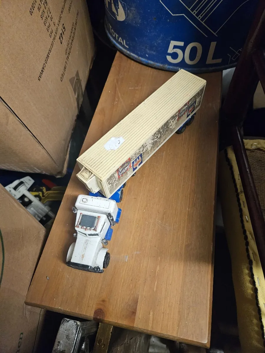 Matchbox Peterbuilt Truck and Trailer - Image 1