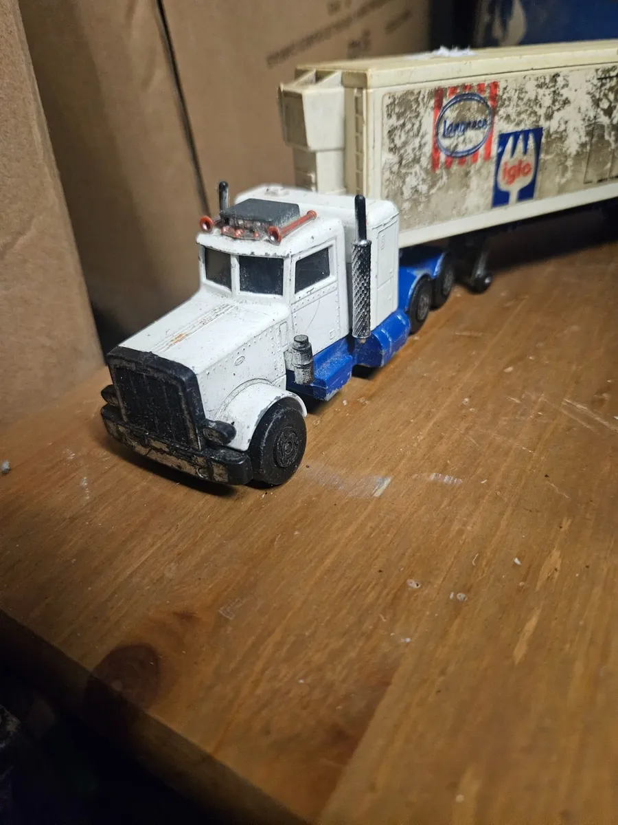 Matchbox Peterbuilt Truck and Trailer - Image 2