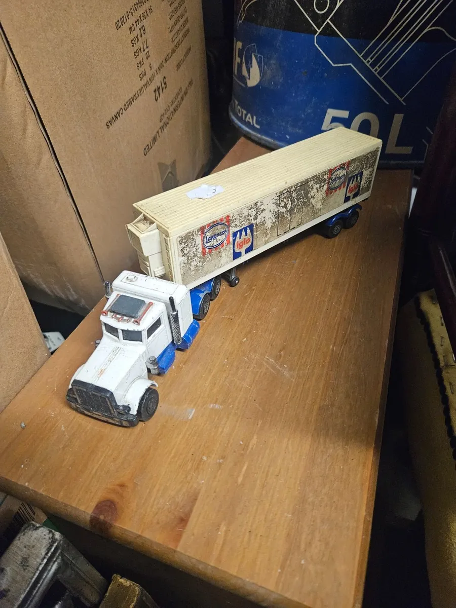 Matchbox Peterbuilt Truck and Trailer - Image 3