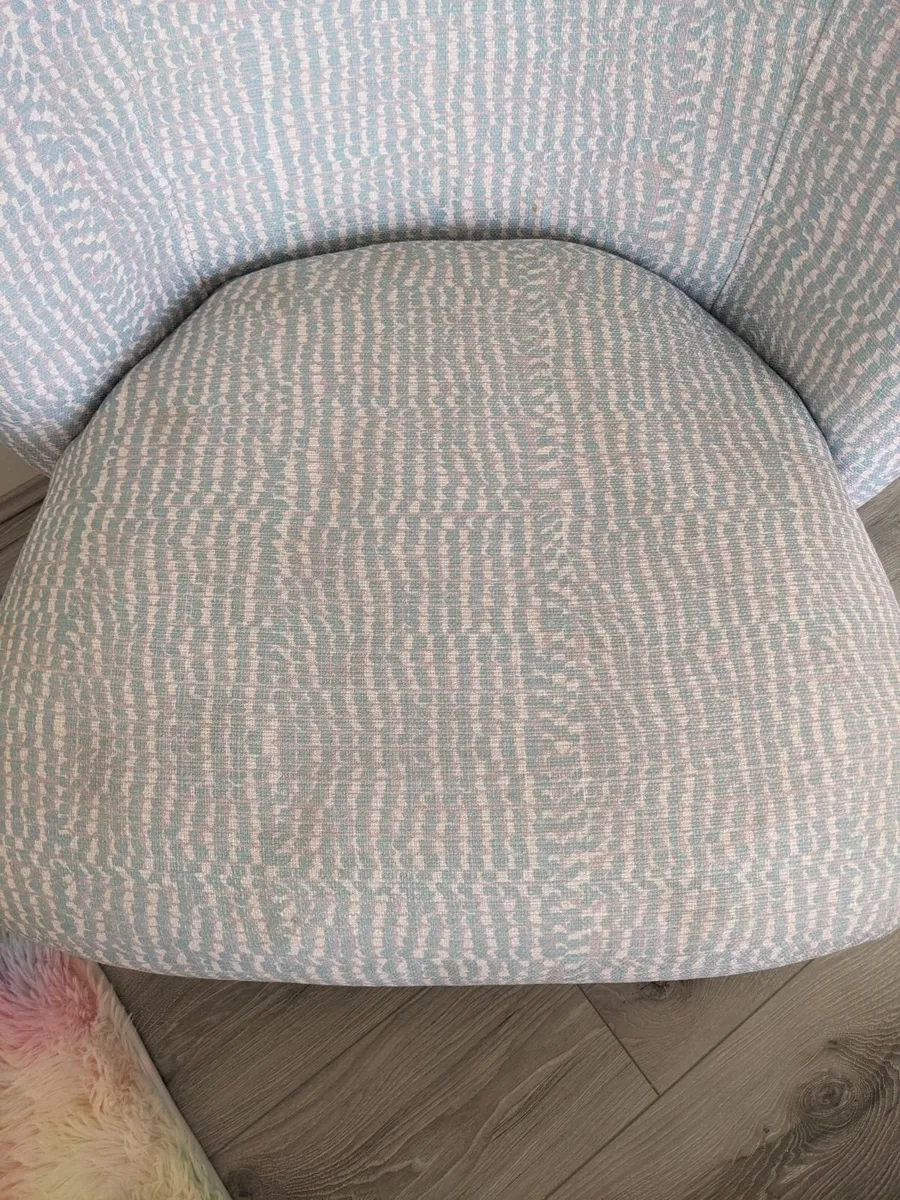 Chairs - Image 3