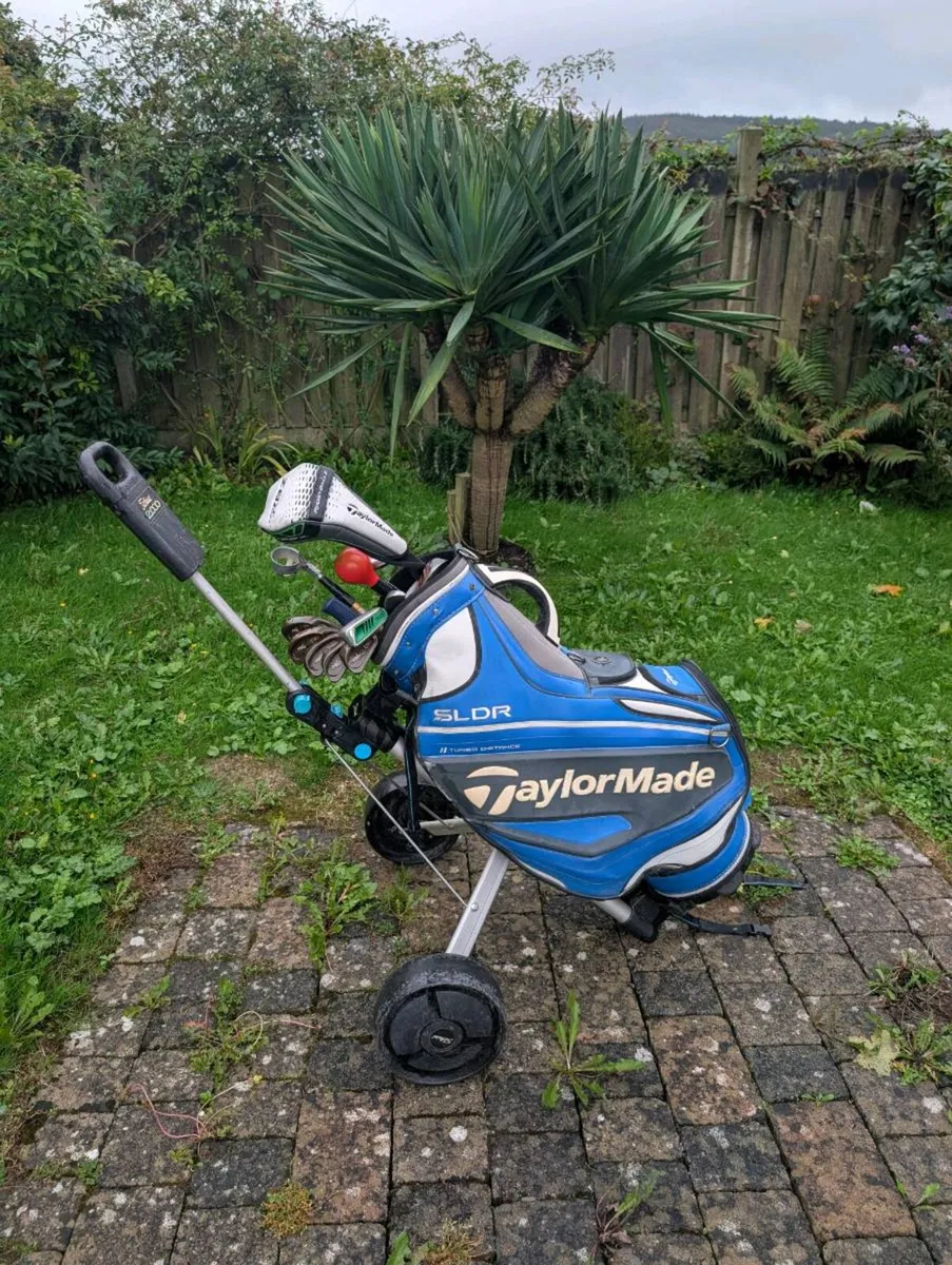 Fully loaded Stunning set of Golf clubs & trolley - Image 1