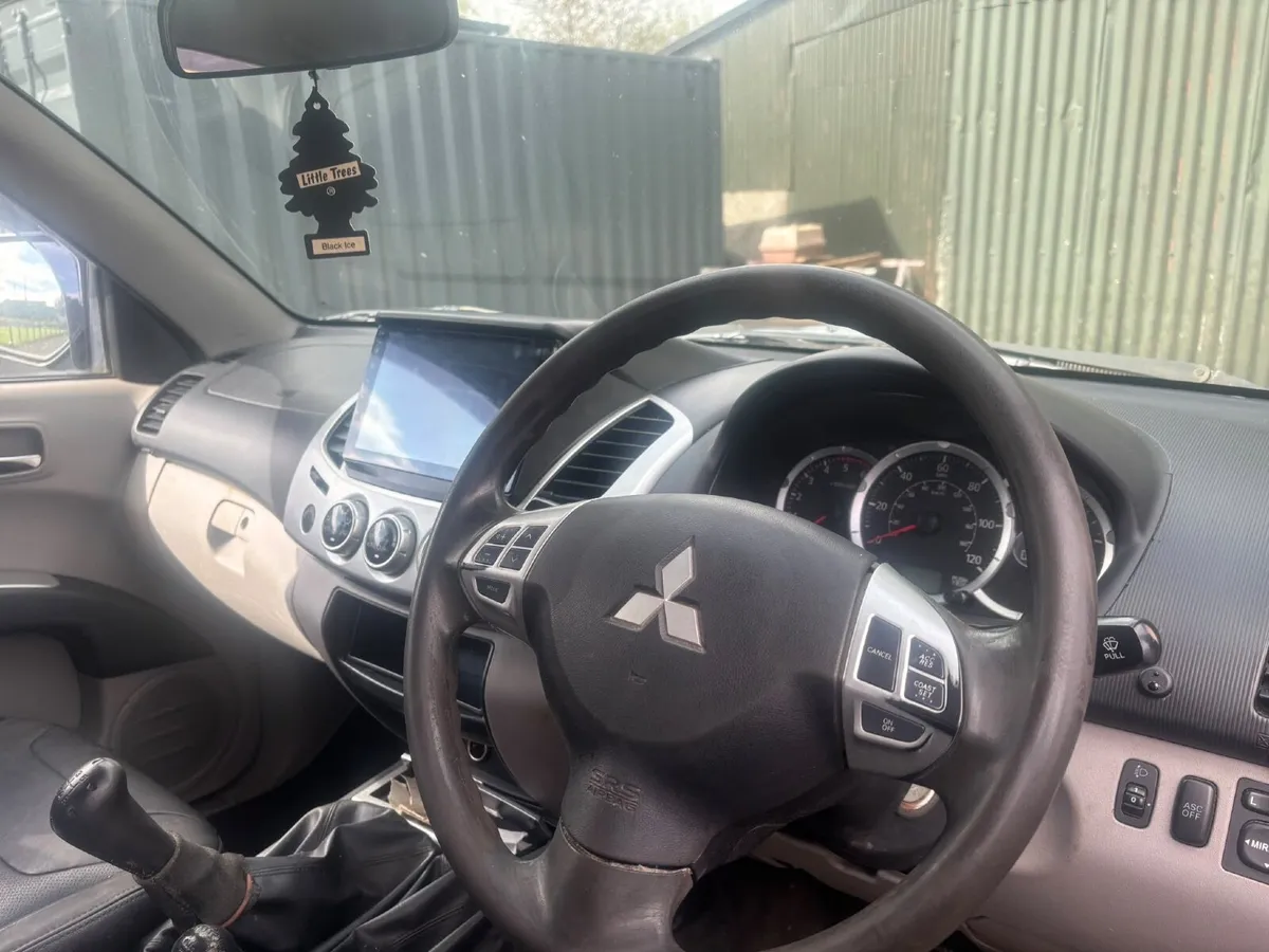 Mitsubishi L200 2012 - Image 2