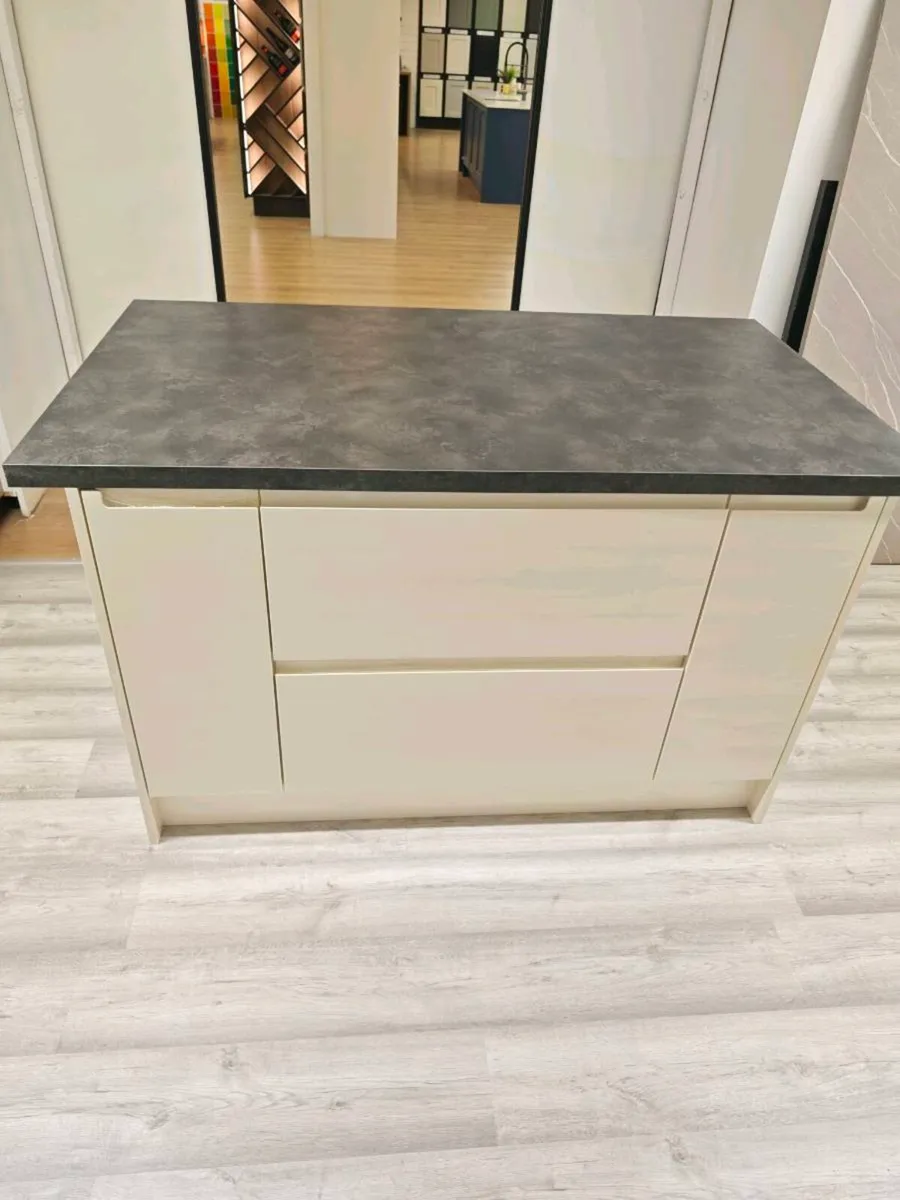 Brand new kitchen islands - Image 1
