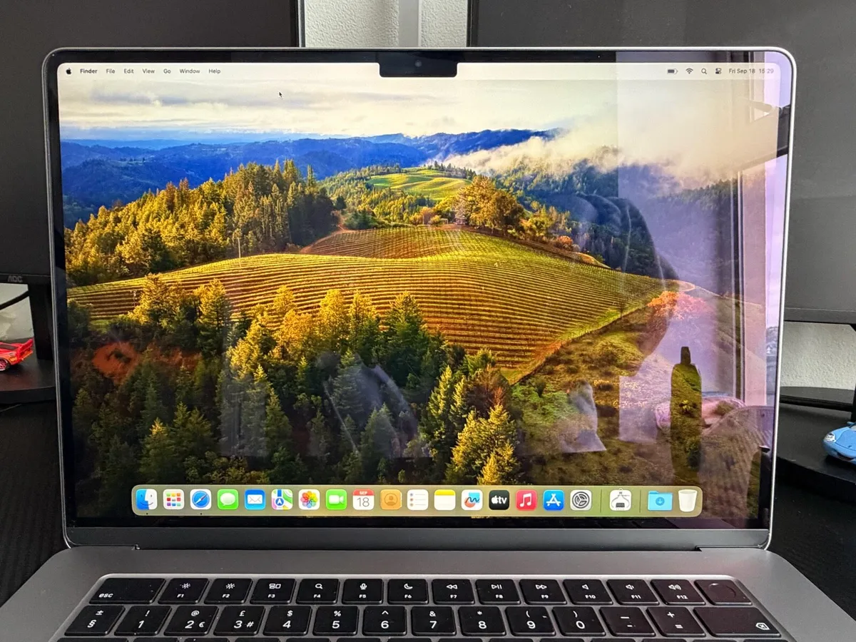MacBook Air 15 inch M2 (2023) - Image 4