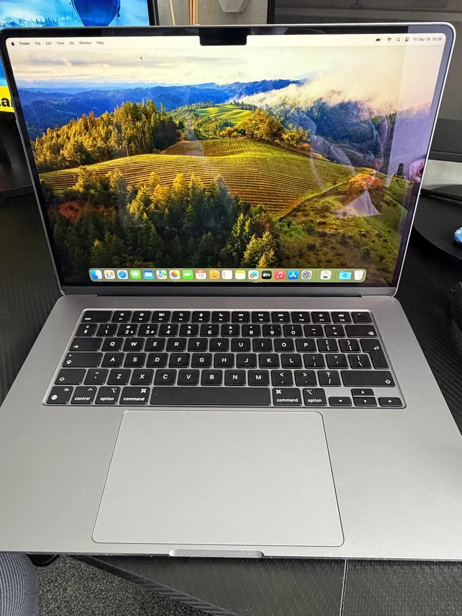 MacBook Air 15 inch M2 (2023) - Image 1