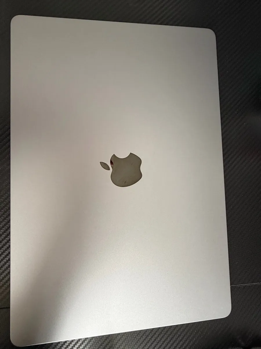 MacBook Air 15 inch M2 (2023) - Image 2