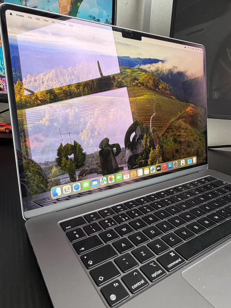 MacBook Air 15 inch M2 (2023) - Image 3