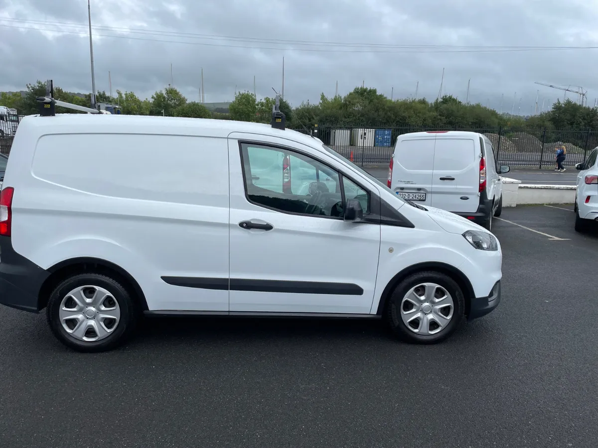 Ford Transit Courier - Image 2