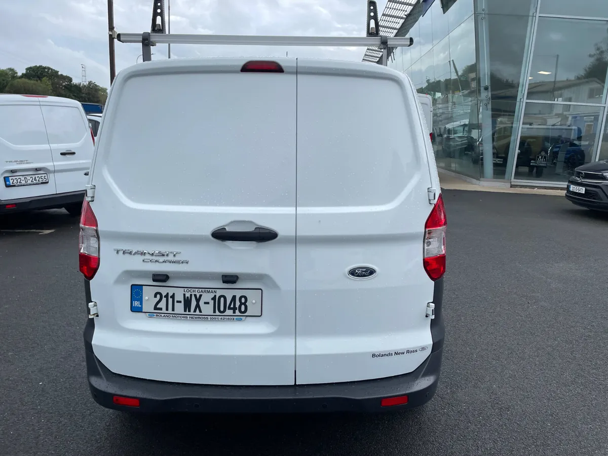 Ford Transit Courier - Image 4