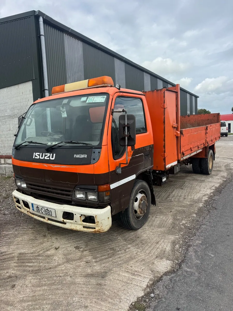 Isuzu NQR Tipper - Image 2