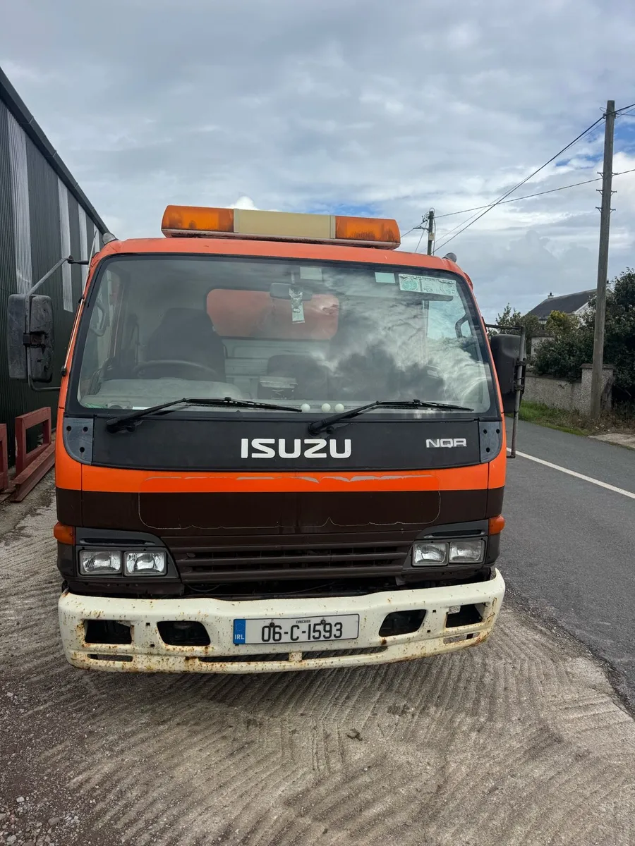 Isuzu NQR Tipper - Image 3