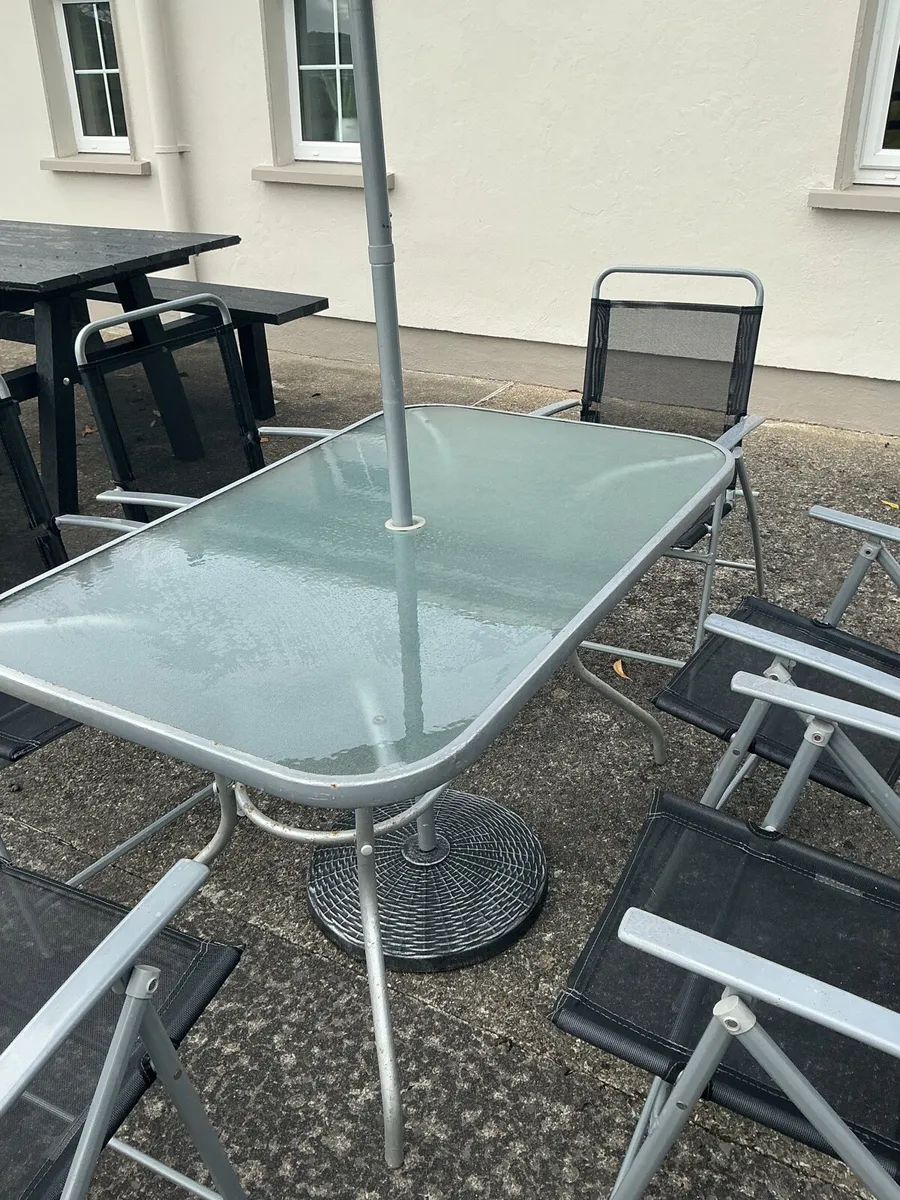Garden table and 6 chairs - Image 1