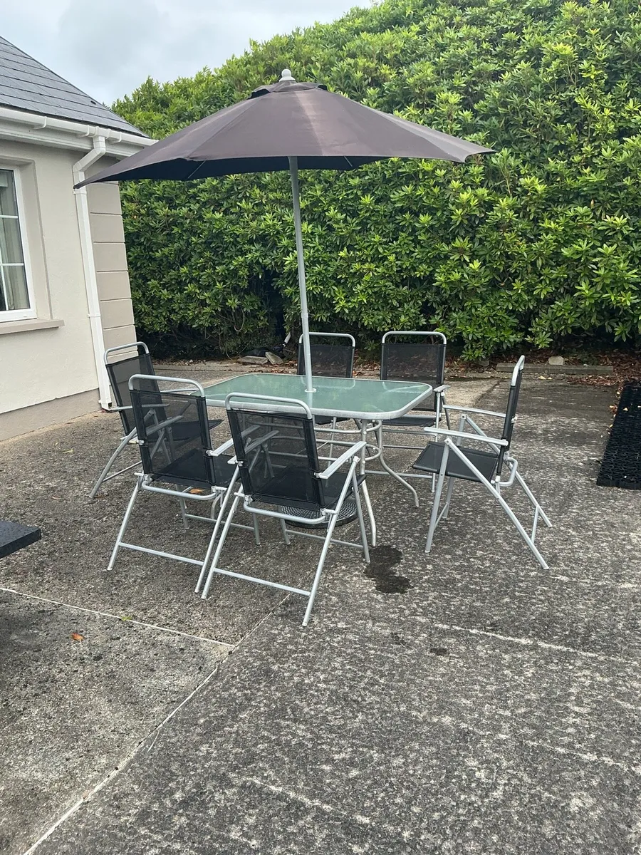 Garden table and 6 chairs - Image 2