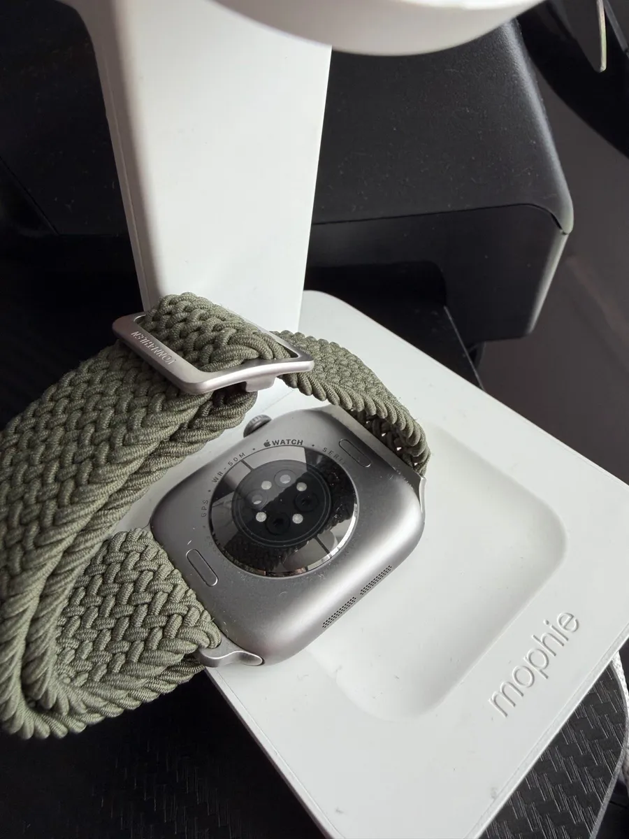 Apple Watch Series 11 GPS 46mm - Image 3