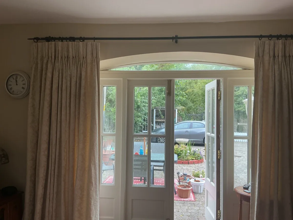Curtains - Image 3