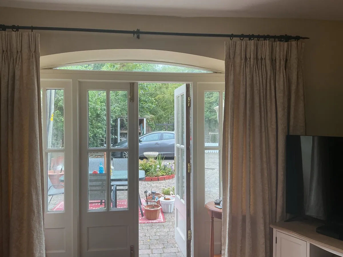 Curtains - Image 4