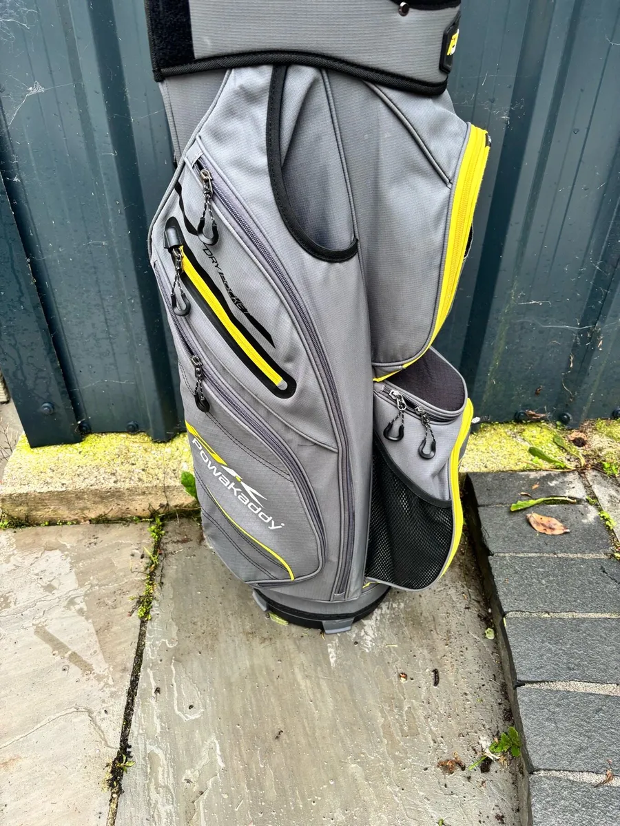 Golf bags and clubs - Image 1