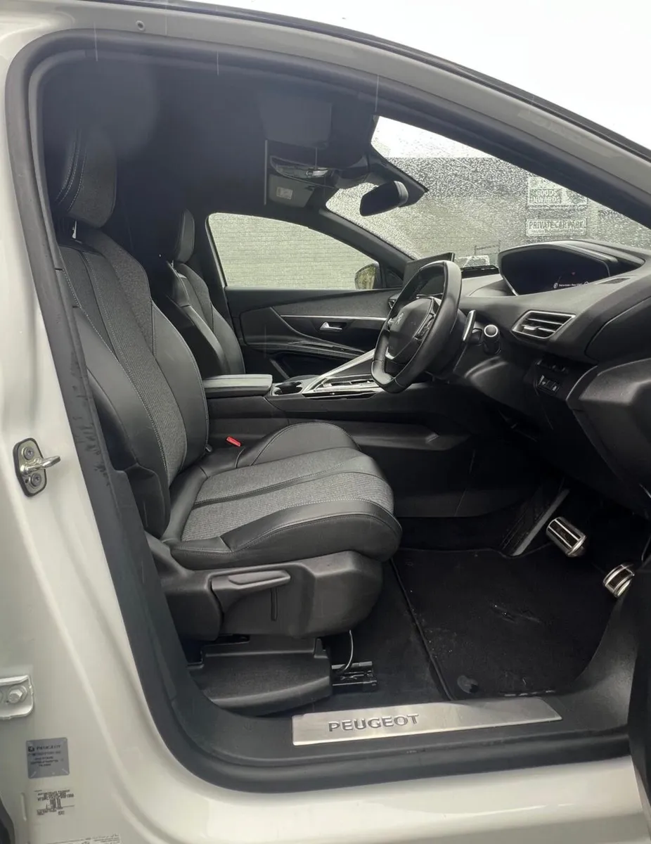 2023 Peugeot 3008 AUTOMATIC Commercial - Image 3
