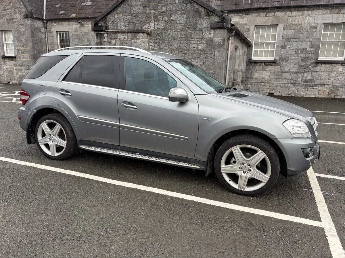 Mercedes Benz ML 300 crewcab - Image 3