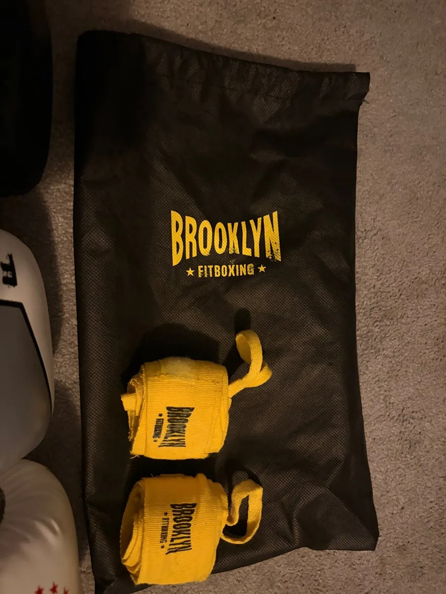 Boxing Free Standing Punch Bag + 2 Pairs gloves - Image 3