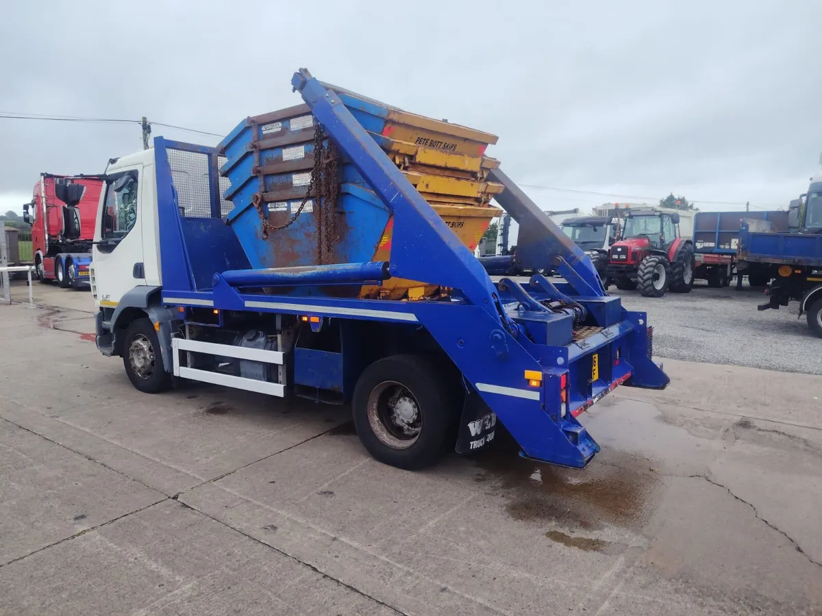 2016 DAF LF 14 ton skip loader With skips - Image 3