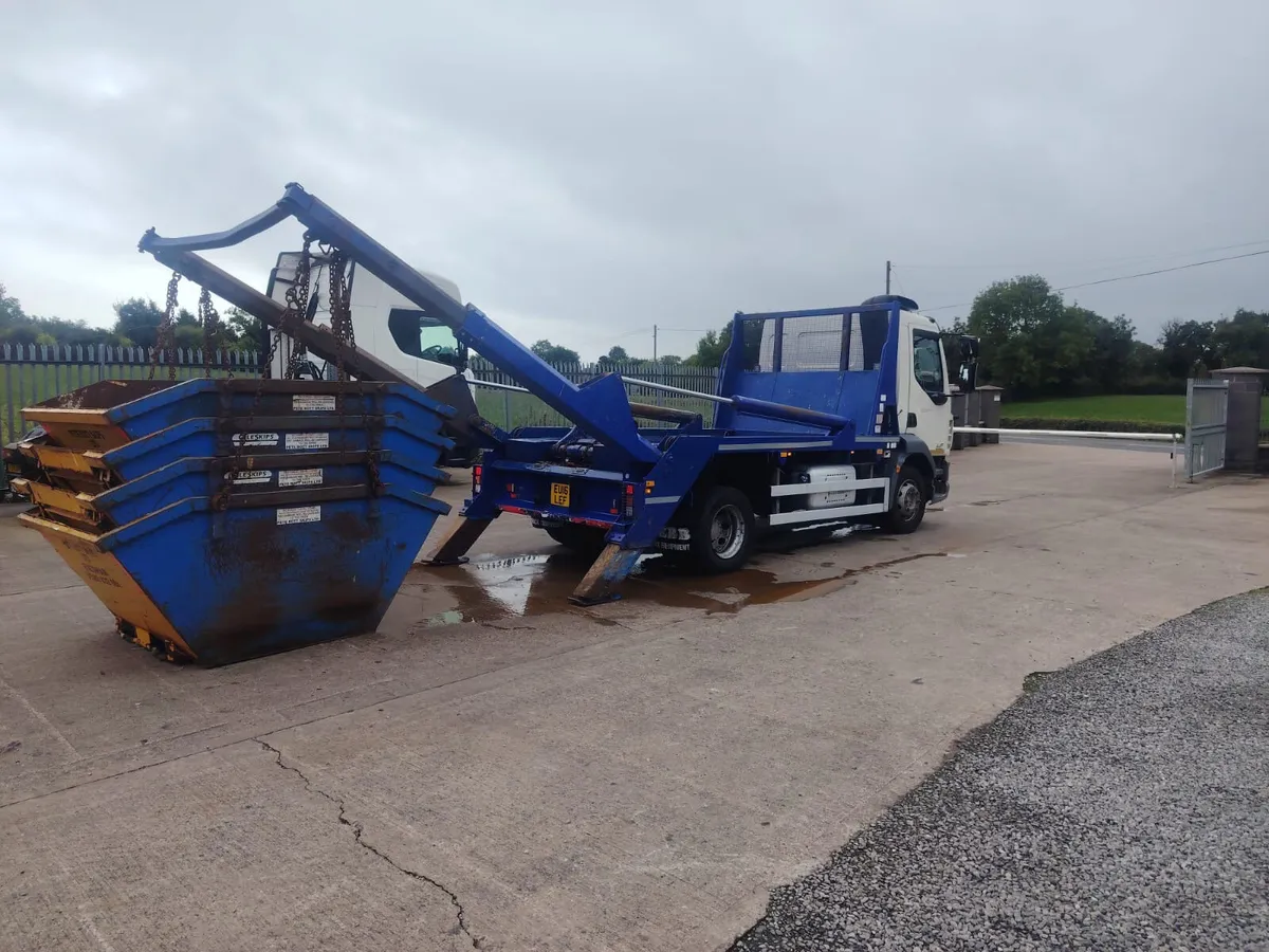 2016 DAF LF 14 ton skip loader With skips - Image 2