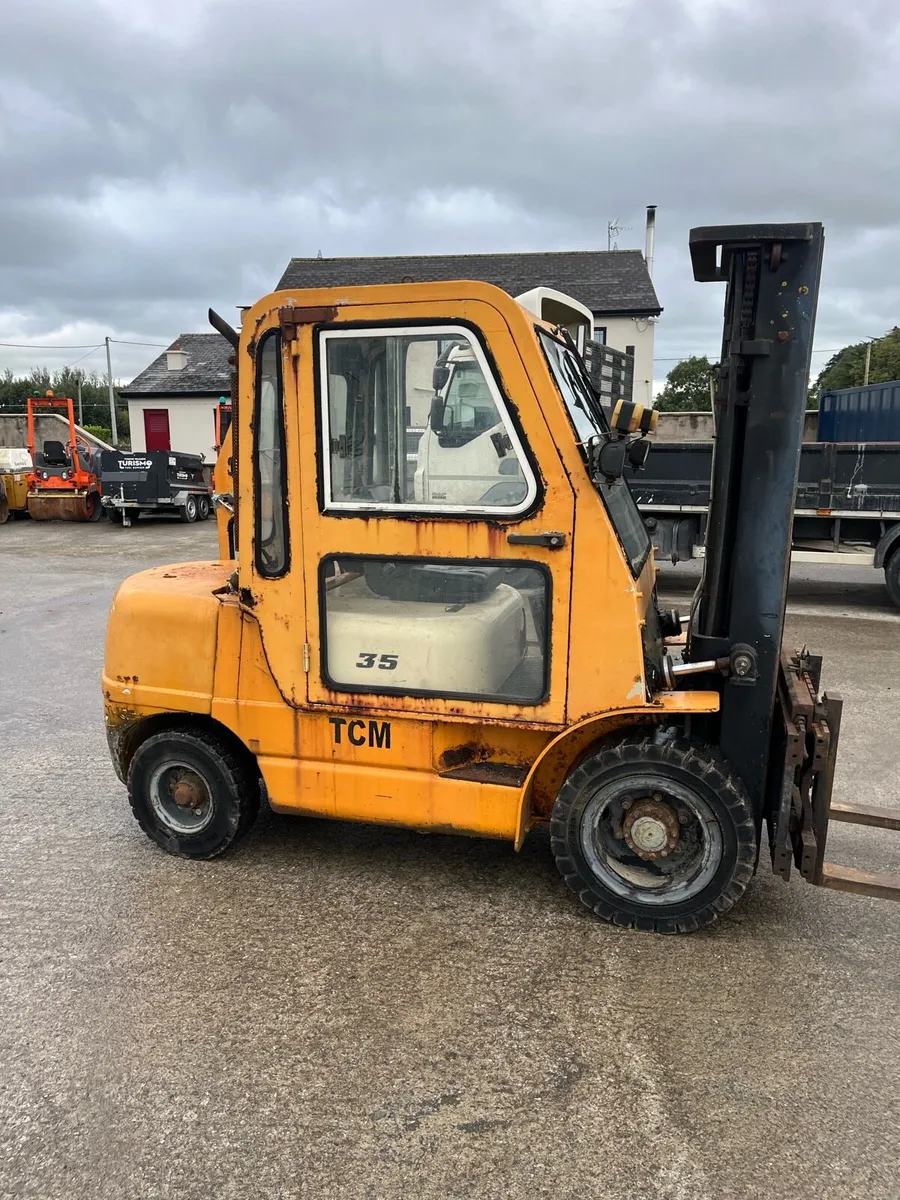 3-5 ton forklift - Image 1
