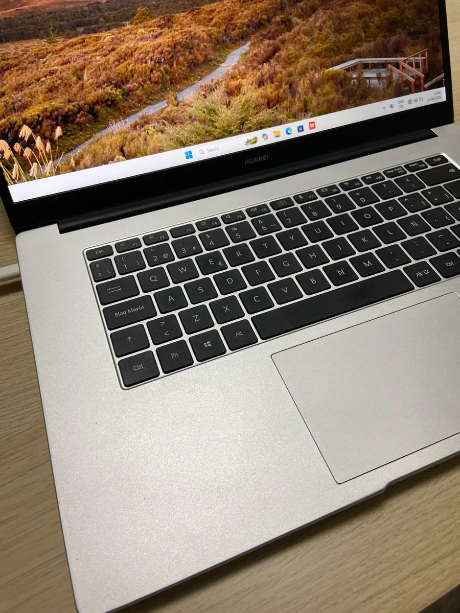 Huawei Laptop Ryzen 5 8/256 - Image 3