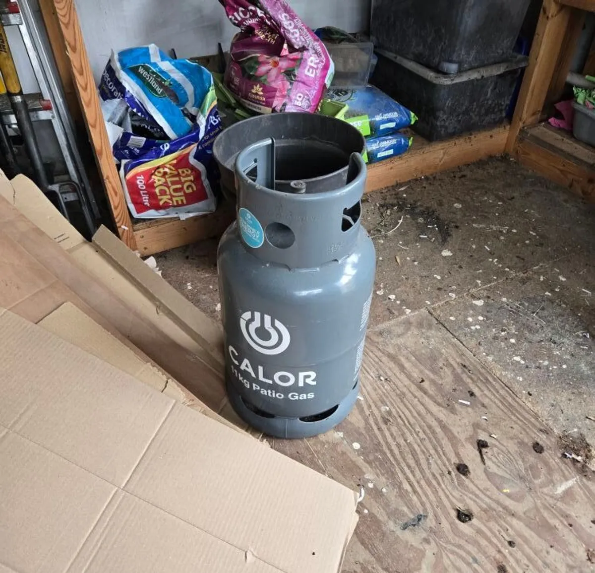 Patio gas cylinder