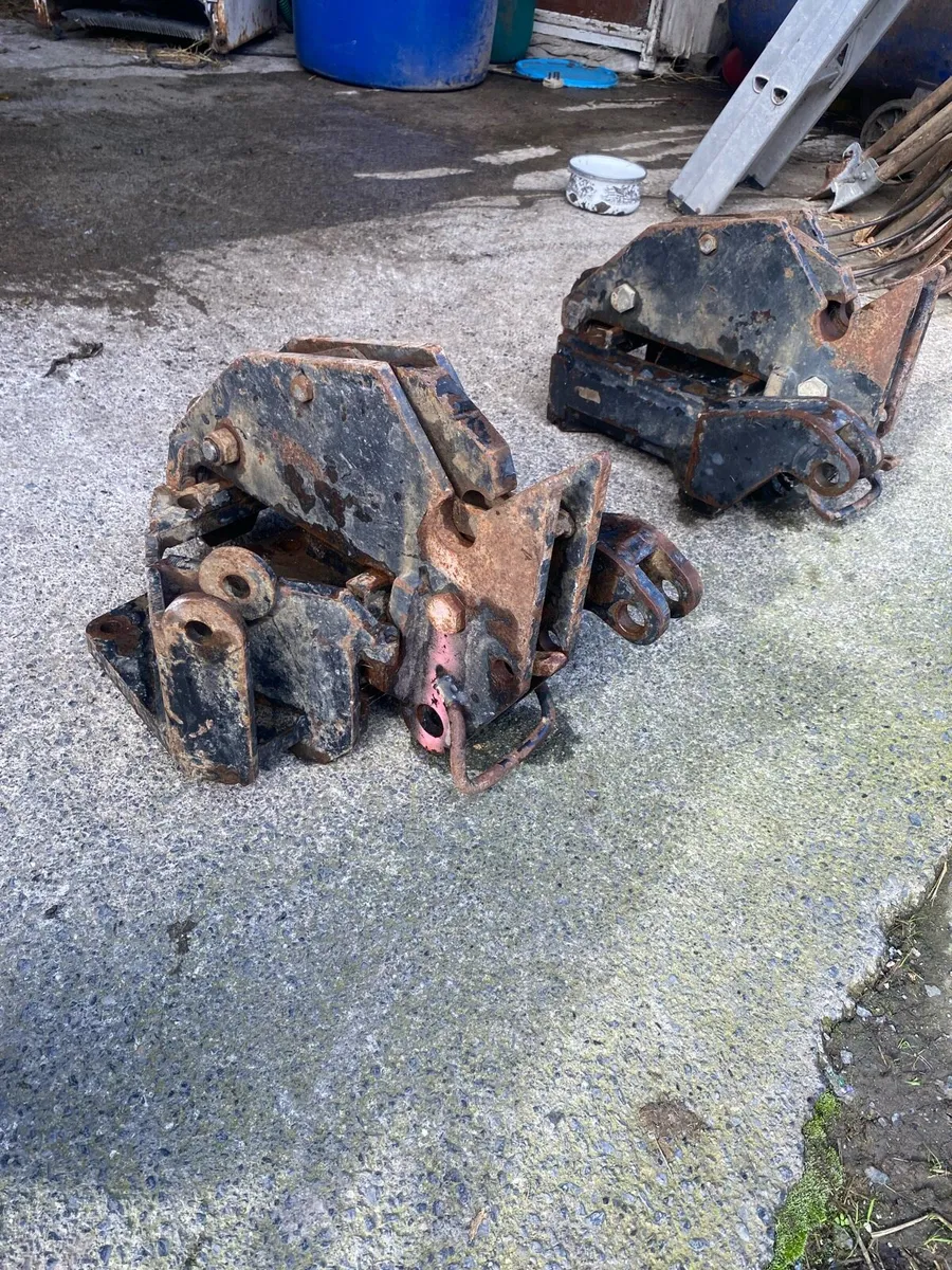 Axel Brackets + Latches  Ford/NH 40 series / Ts - Image 2