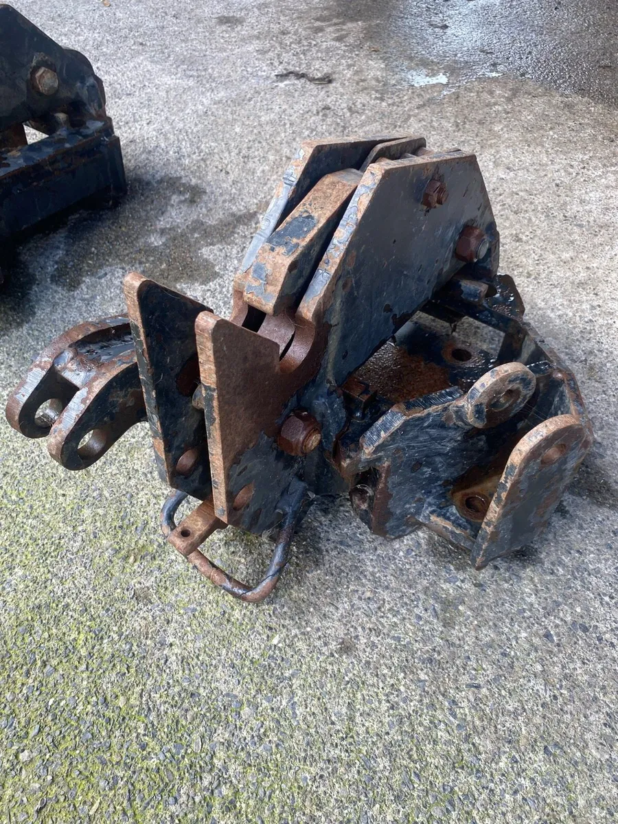 Axel Brackets + Latches  Ford/NH 40 series / Ts - Image 1