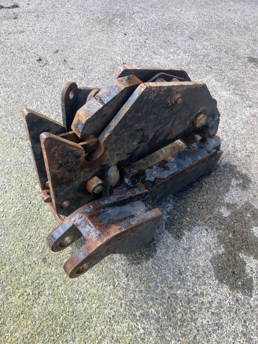 Axel Brackets + Latches  Ford/NH 40 series / Ts - Image 4