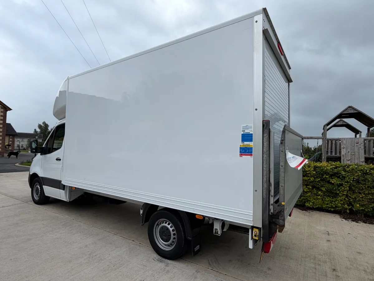 2023 Sprinter Luton with Tail Lift - Image 3
