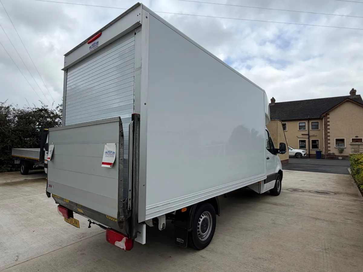 2023 Sprinter Luton with Tail Lift - Image 4