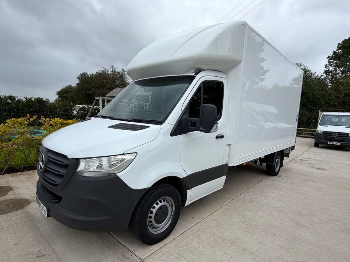 2023 Sprinter Luton with Tail Lift - Image 2