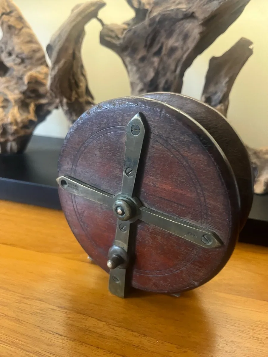 Antique SUN Fishing Salmon Reel - Image 3