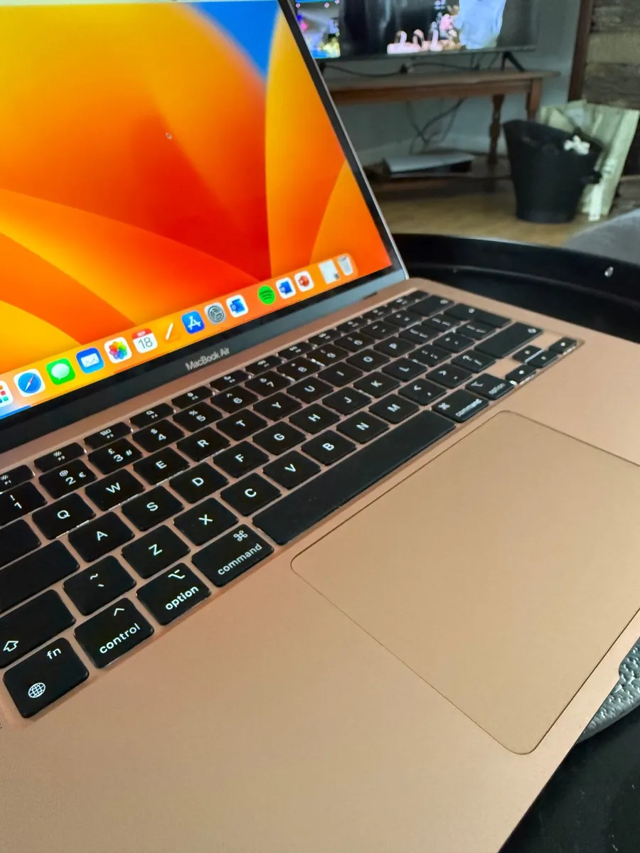 13-inch MacBook Air with Apple M1 chip - Image 1