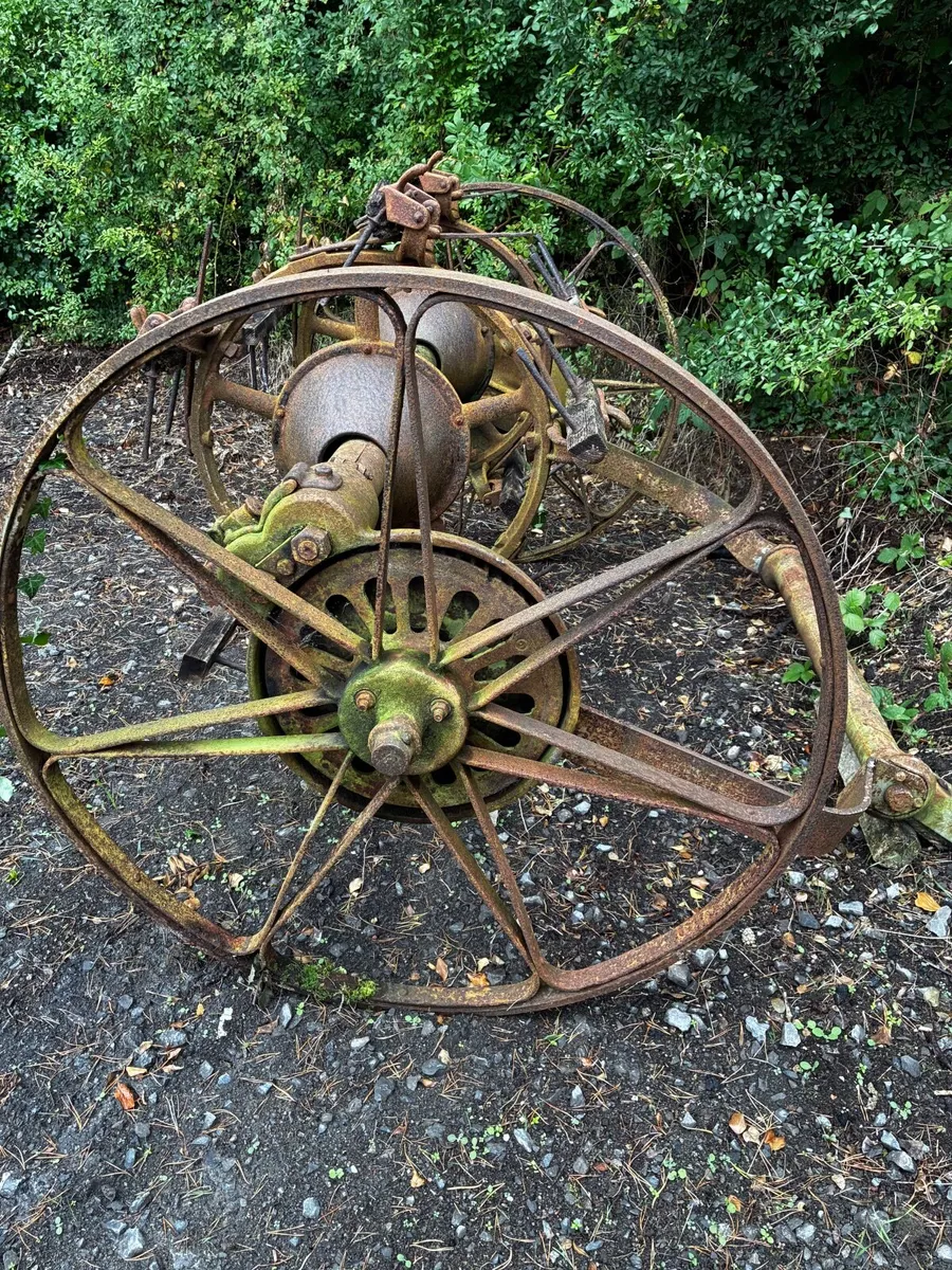 Vintage farm equipment - Image 4