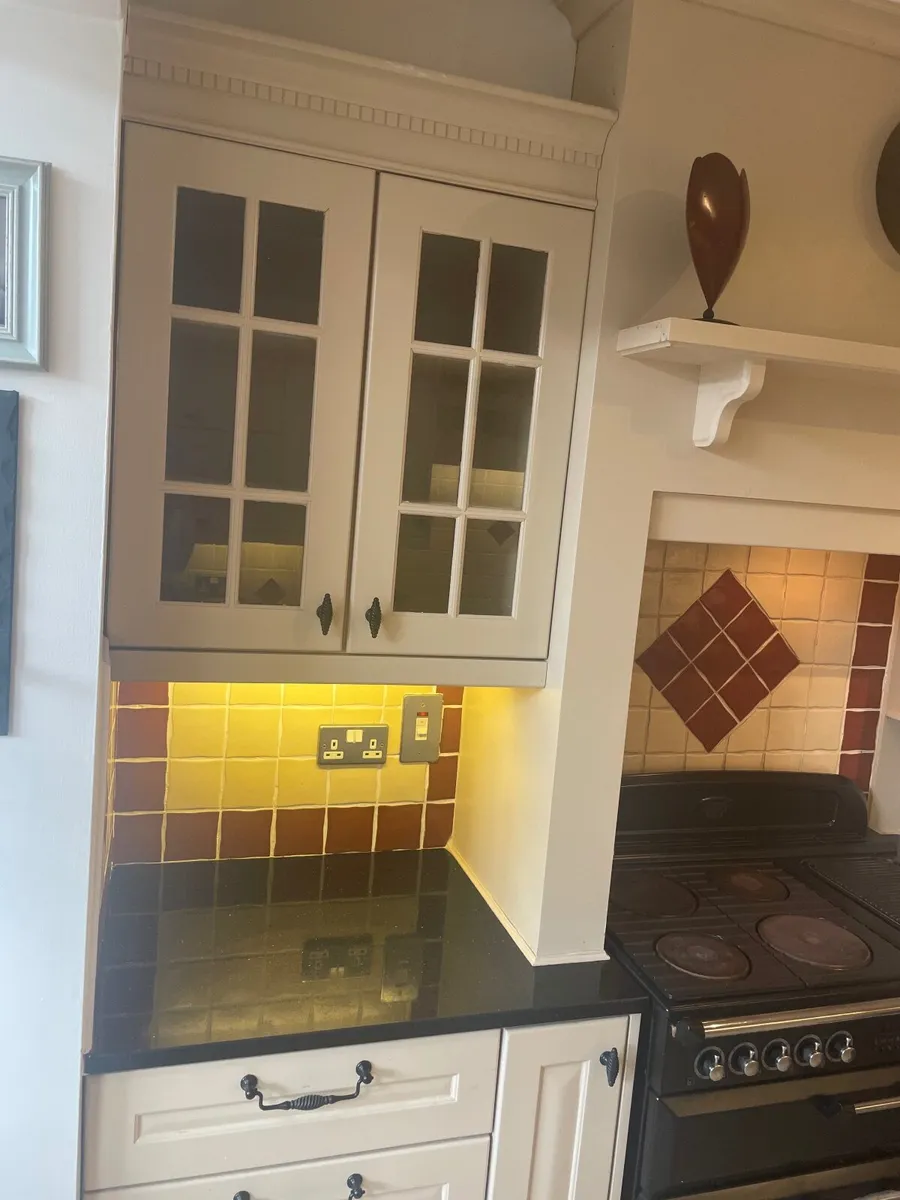 Large Painted Shaker Kitchen – Black Granite Workt - Image 3